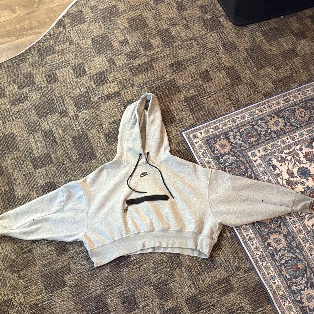 NIKE TECH || cropped grey hoodie